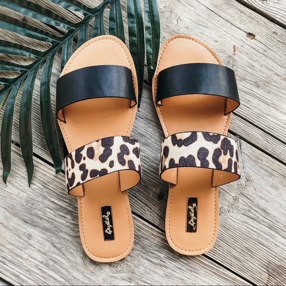 Qupid Shoes - Leopard black slide sandals